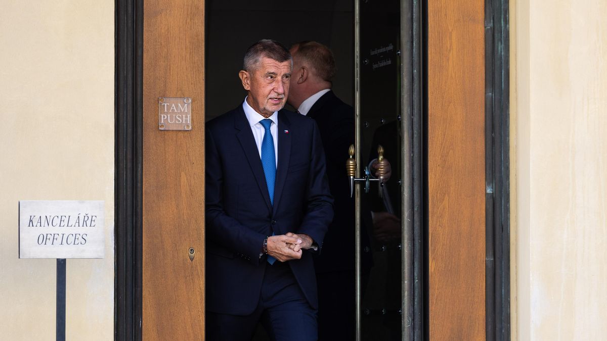 Ve stopách Fialy. Babiš prý skládá koalici pravého středu